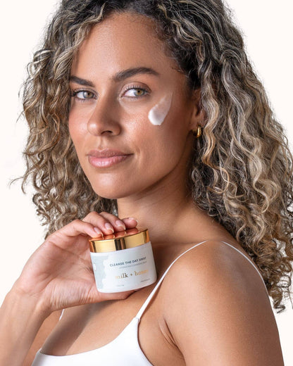 Cleanse the Day Away Cleanser milk + honey 