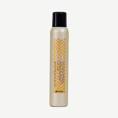 More Inside This is a Dry Wax finishing spray Styling Davines 